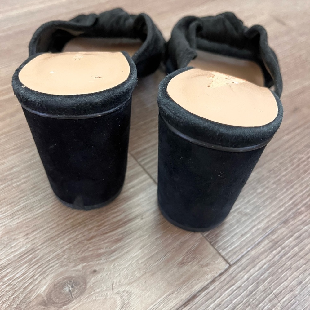 Banana Republic size 6 Black suede peep toe knot 3" block heel sandals - Picture 2 of 6